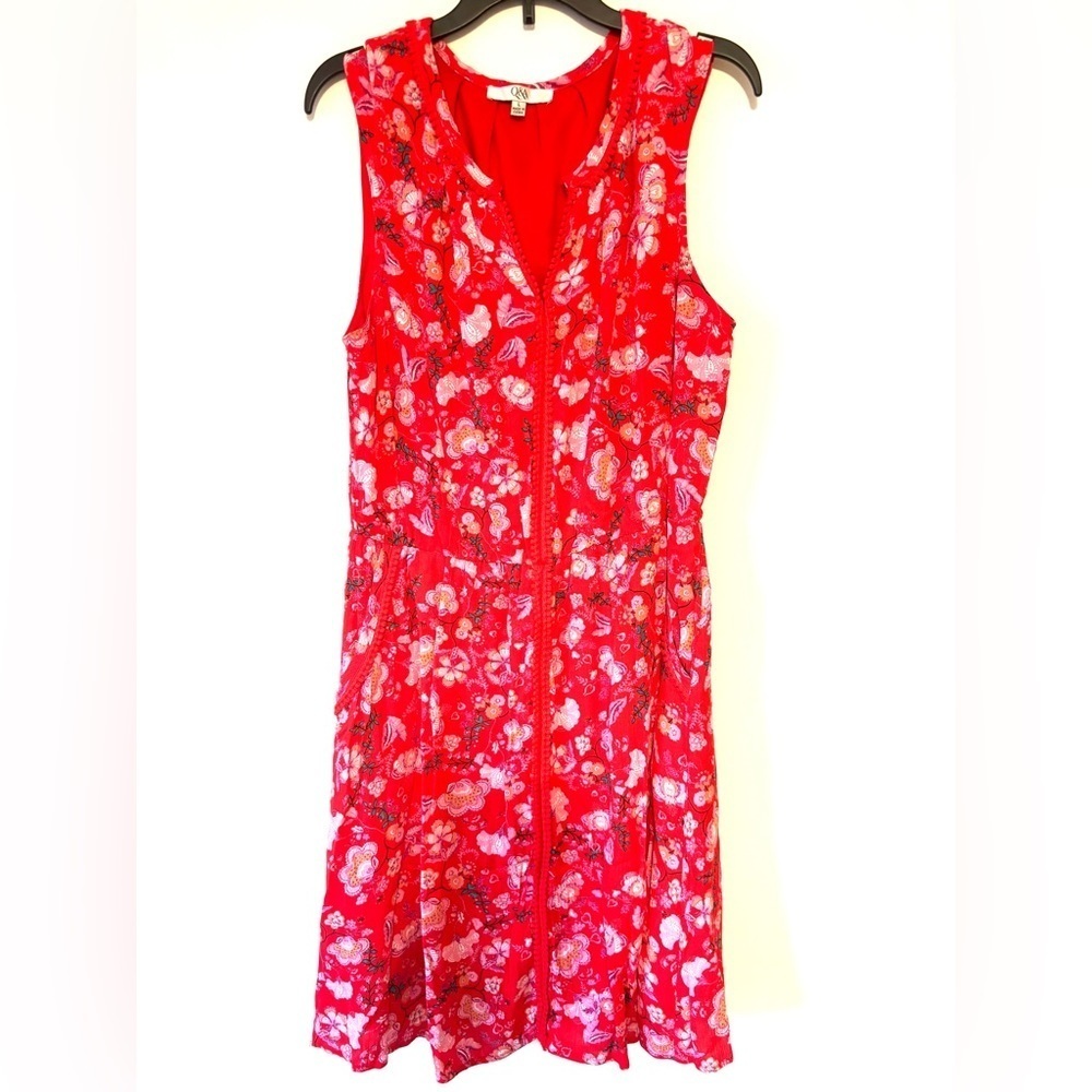 Q&A Nataliya Crochet Detail Floral Print Lined V Neck Dress